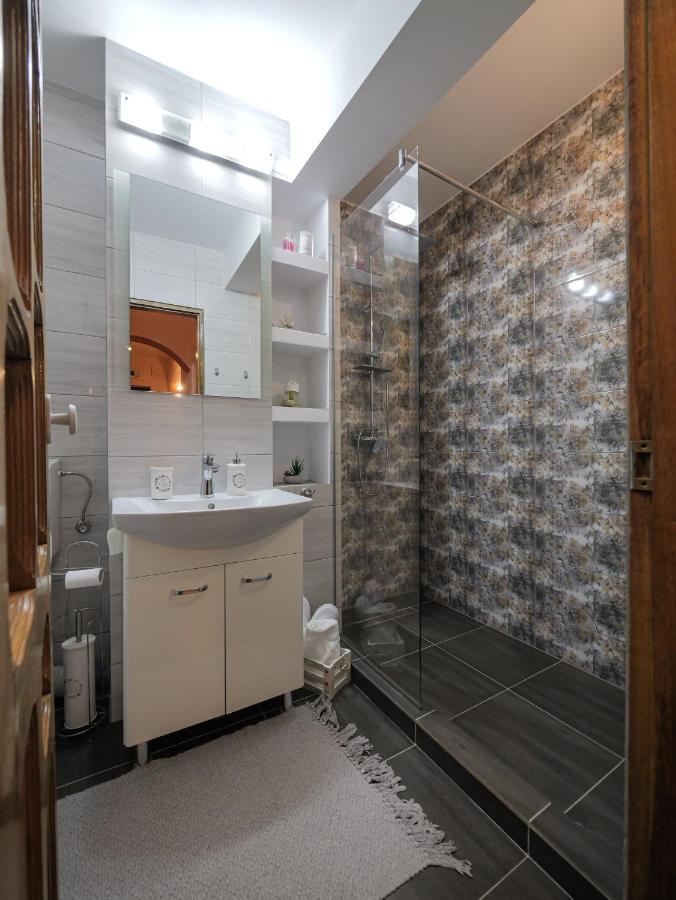 Luxury Ultracentral Curtea De Arges Exterior photo